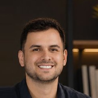 Elías González